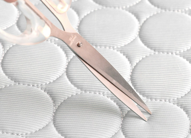 Durability test of KIRE™ cooling mat - Scratch resistant fabric safe for dogs with sharp claws